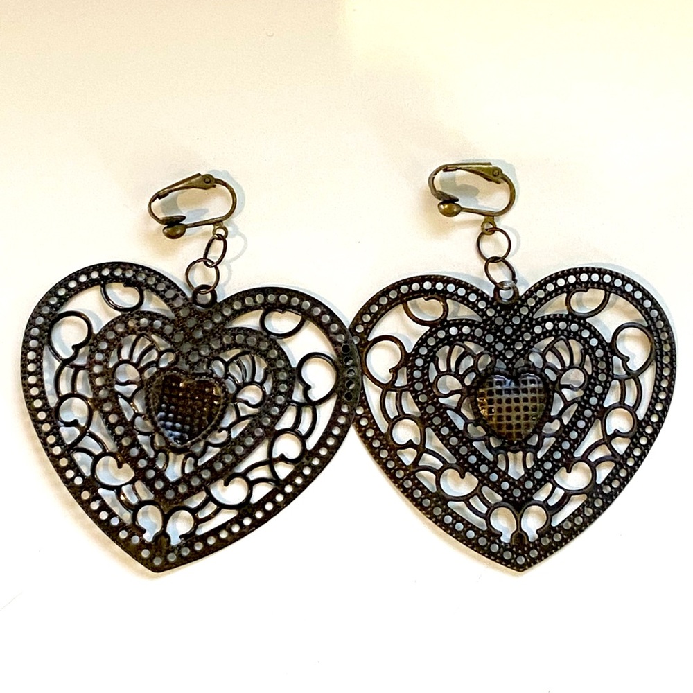 Elegant Dark Bronze Filigree Heart Earrings. NWOT